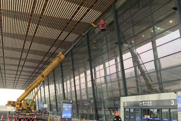 大兴玻璃幕墙维护和保养